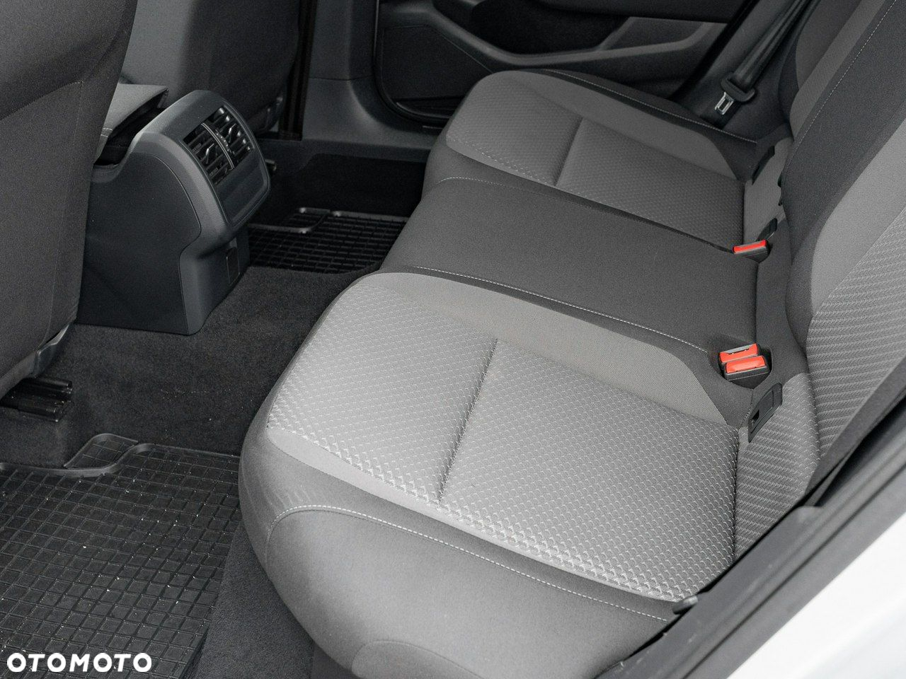 Volkswagen Passat 1.5 TSI EVO Essence - 24