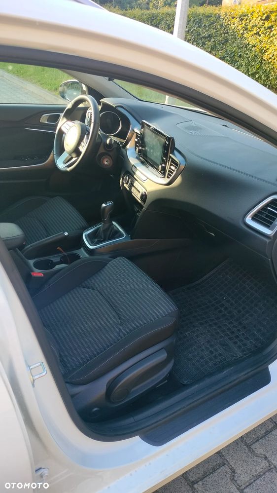 Kia Ceed 1.5 T-GDI M - 10