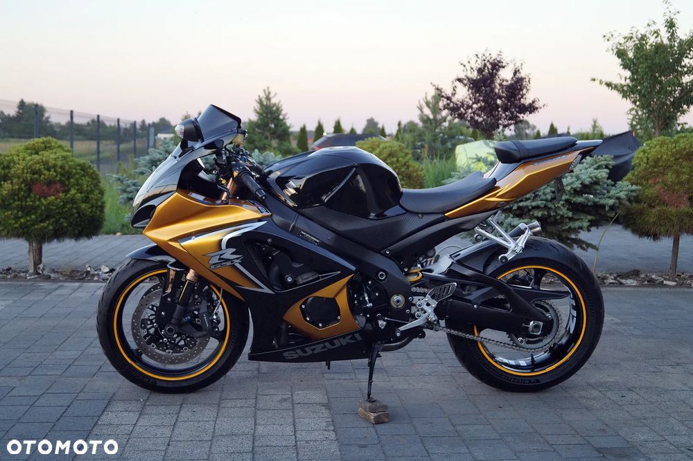 Suzuki GSX-R - 7