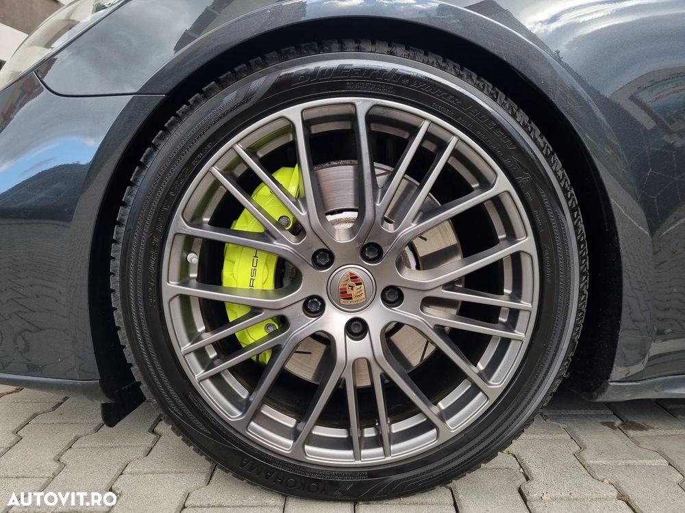 Porsche Panamera 4 E-Hybrid - 12