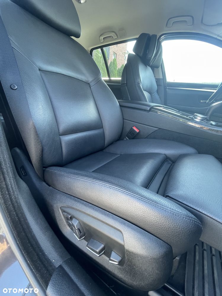BMW Seria 5 528i xDrive - 26