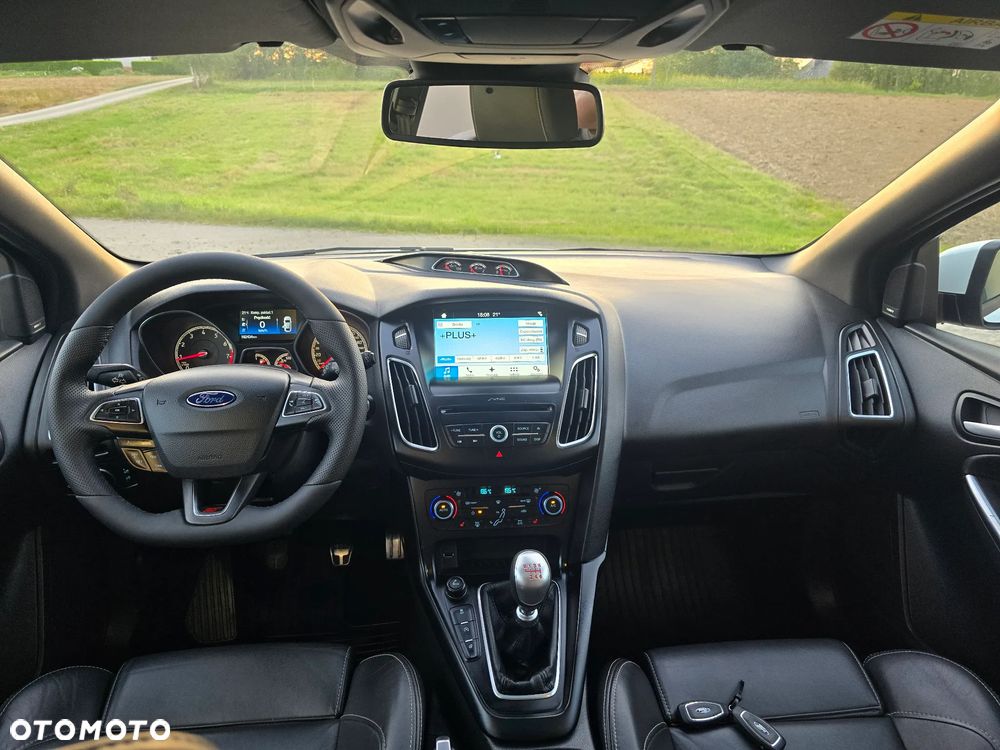 Ford Focus - 24
