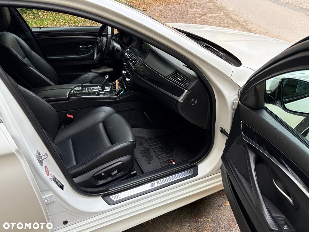 BMW Seria 5 525d xDrive Sport-Aut Luxury Line - 19