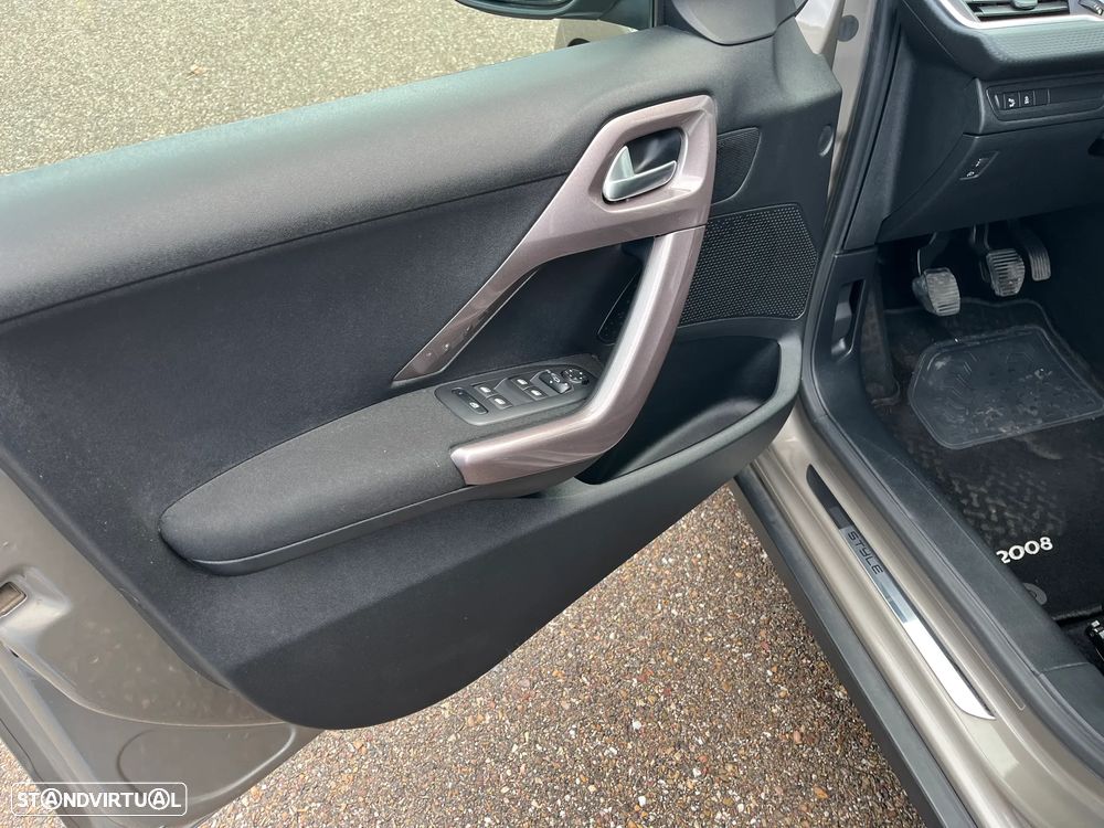 Peugeot 2008 1.2 PureTech Style - 11