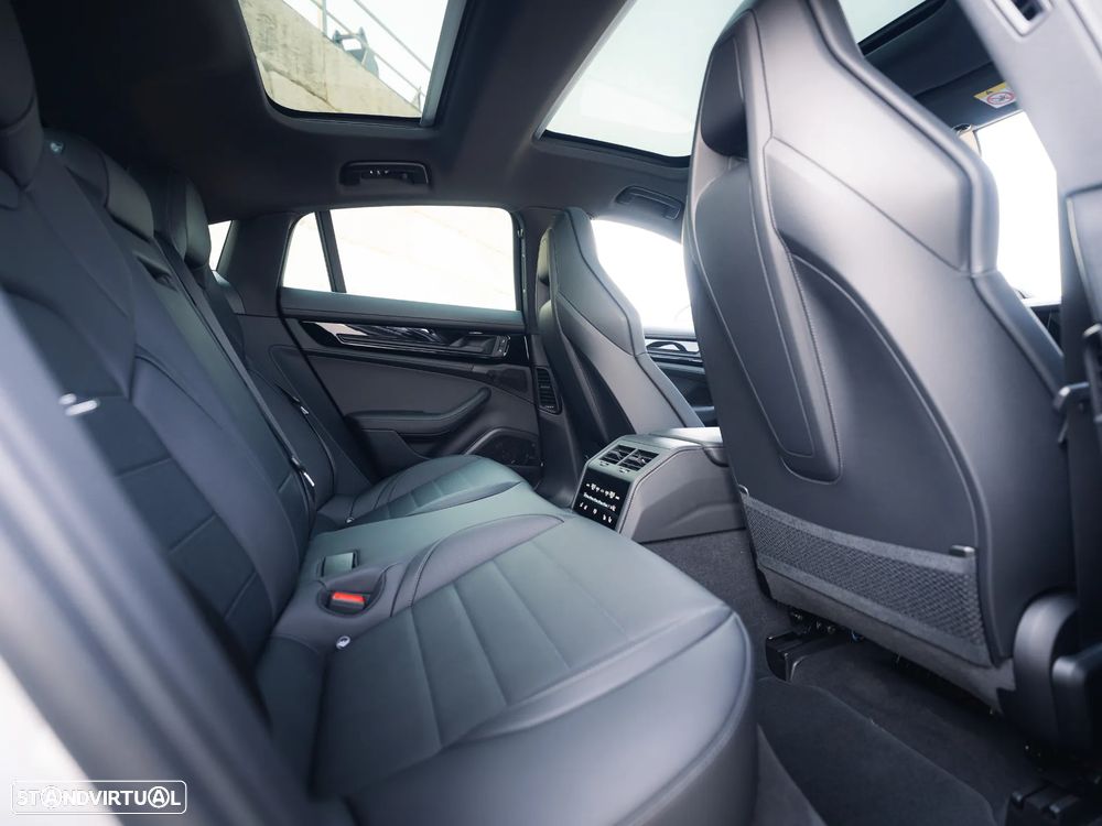 Porsche Panamera 4 E-Hybrid - 30