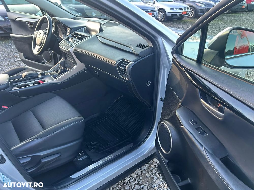 Lexus Seria NX 300h E-FOUR - 12