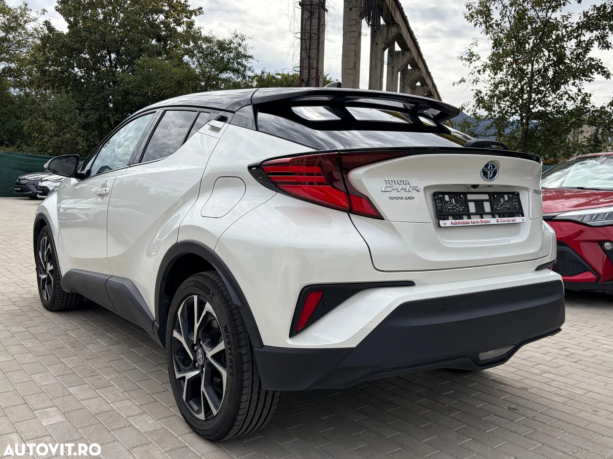 Toyota C-HR Hybrid Lounge - 12