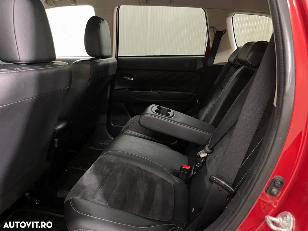 Mitsubishi Outlander 2.0 4WD Plus - 12
