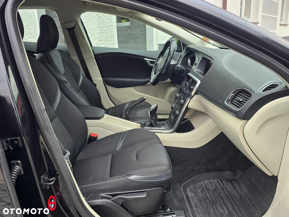 Volvo V40 T3 - 25
