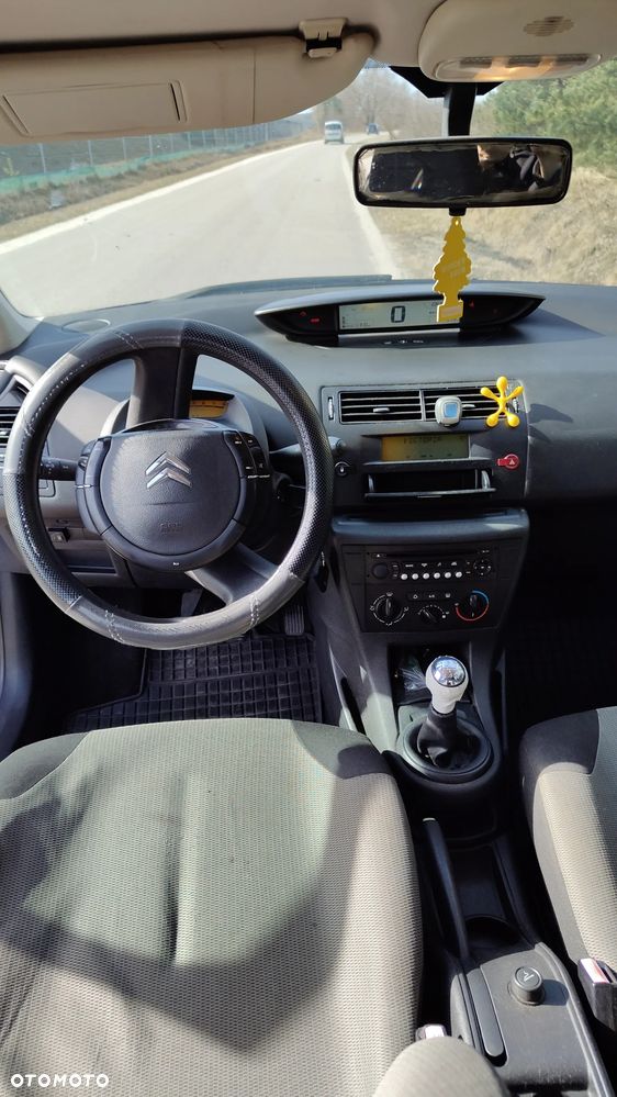 Citroën C4 1.4 16V X - 10