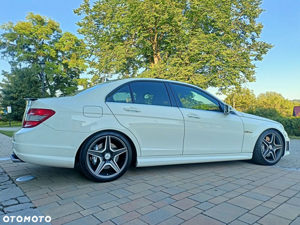 Mercedes-Benz Klasa C 63 AMG - 4