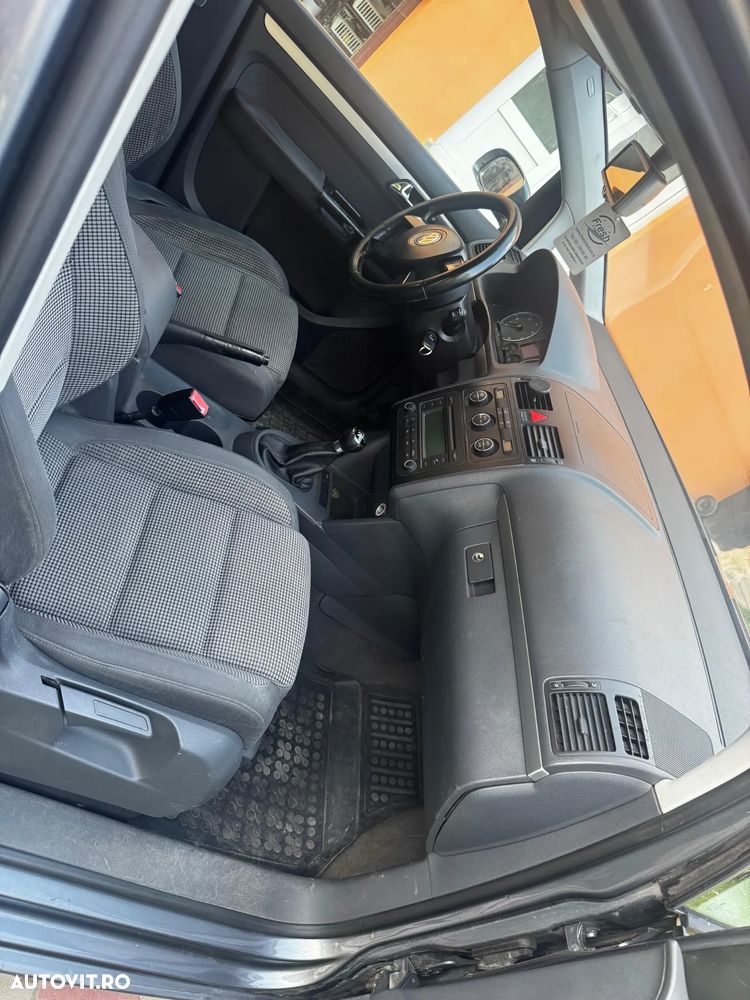 Volkswagen Touran 2.0TDI Highline - 7