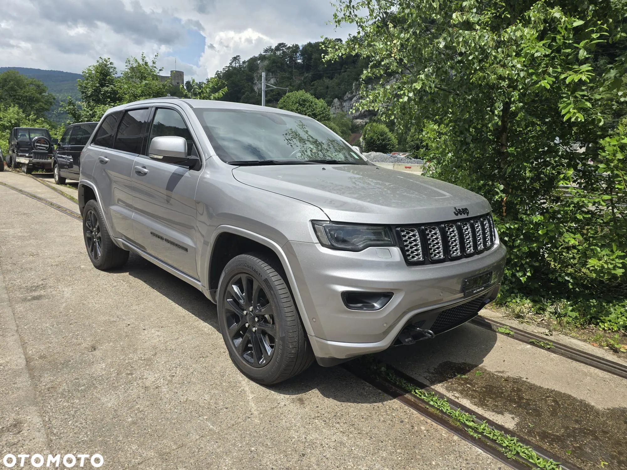 Jeep Grand Cherokee - 1