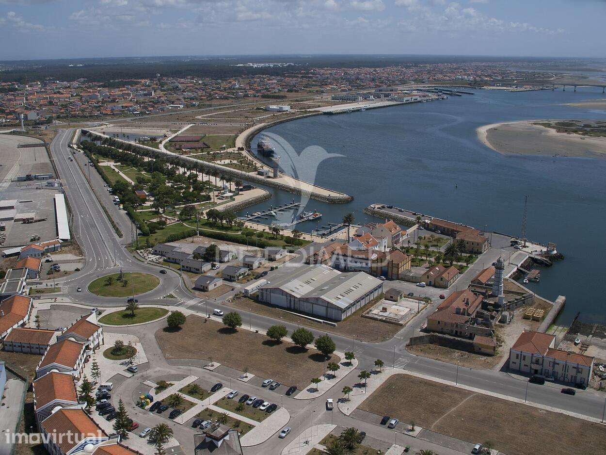 Prédio de Investimento com 4 Apartamentos T1, 4 Garagens Fechadas,... - Grande imagem: 2/3