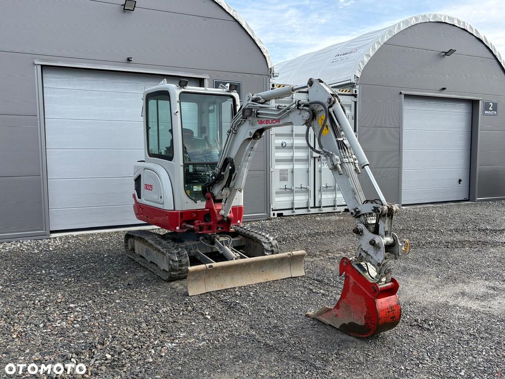 Takeuchi TB225 - 5