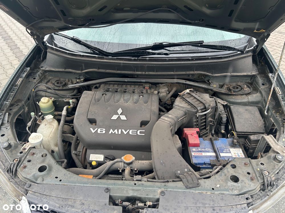 Mitsubishi Outlander 3.0 V6 XLS - 14