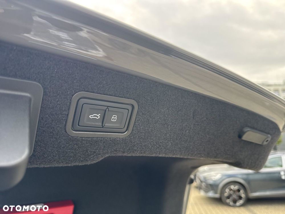 Audi S8 - 34