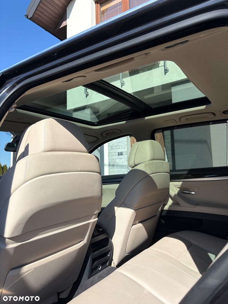 BMW Seria 5 525d - 24