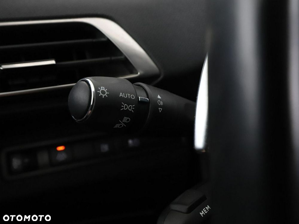 Peugeot 3008 1.6 PureTech Hybrid PHEV Allure Pack S&S EAT8 - 38