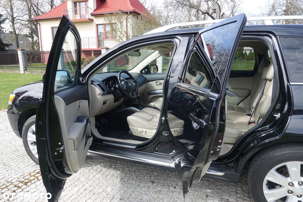 Mitsubishi Outlander 2.0 DID Intense + - 18