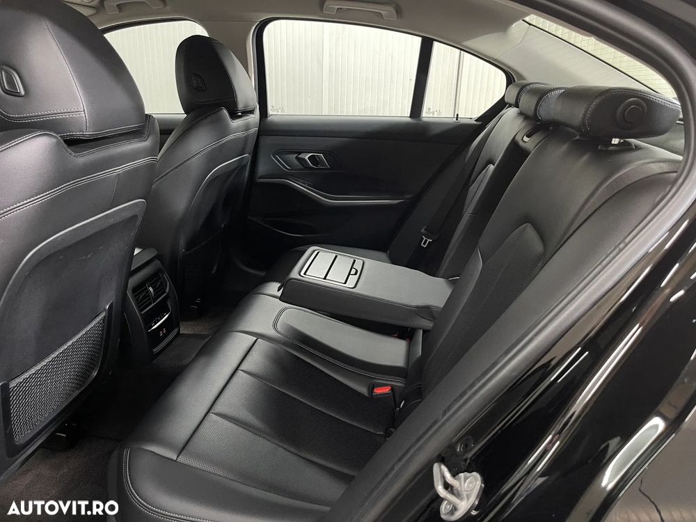 BMW Seria 3 320i xDrive AT - 12