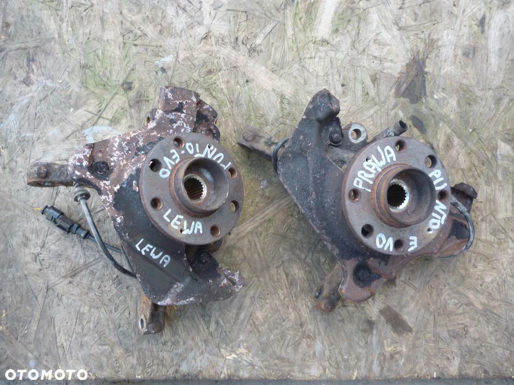 fiat punto evo 1.4 8v zwrotnica  prawa - 1