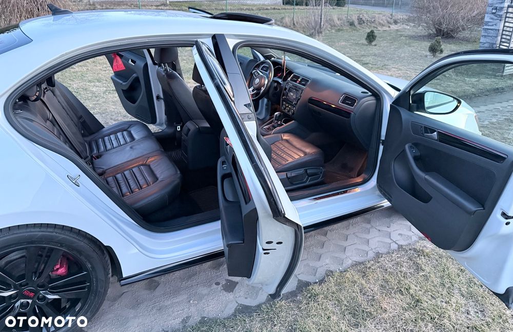 Volkswagen Jetta - 30