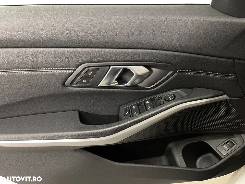 BMW Seria 3 318d AT MHEV - 26