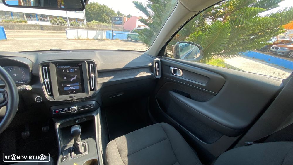 Volvo XC 40 1.5 T2 Momentum Plus - 29