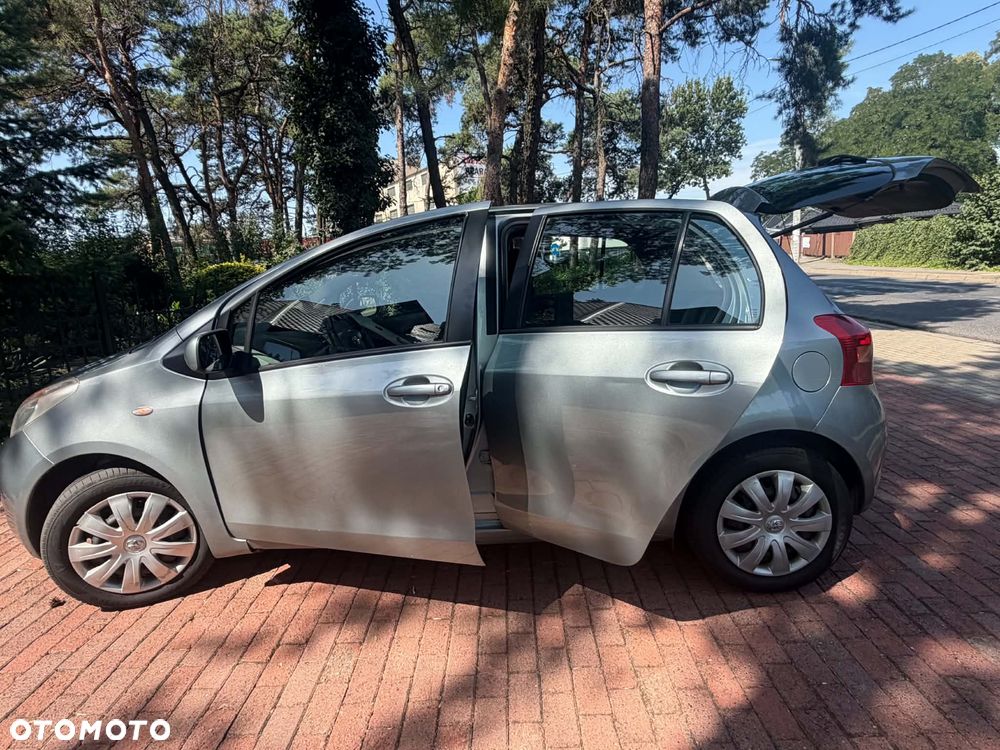 Toyota Yaris 1.3 Luna Premium - 1