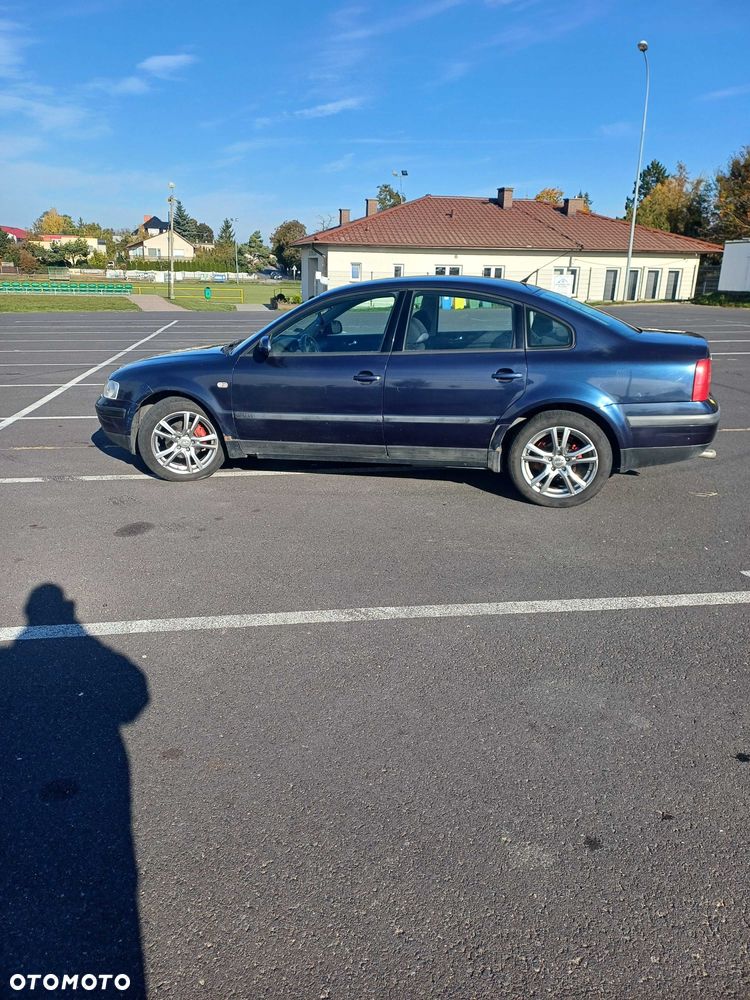 Volkswagen Passat - 1
