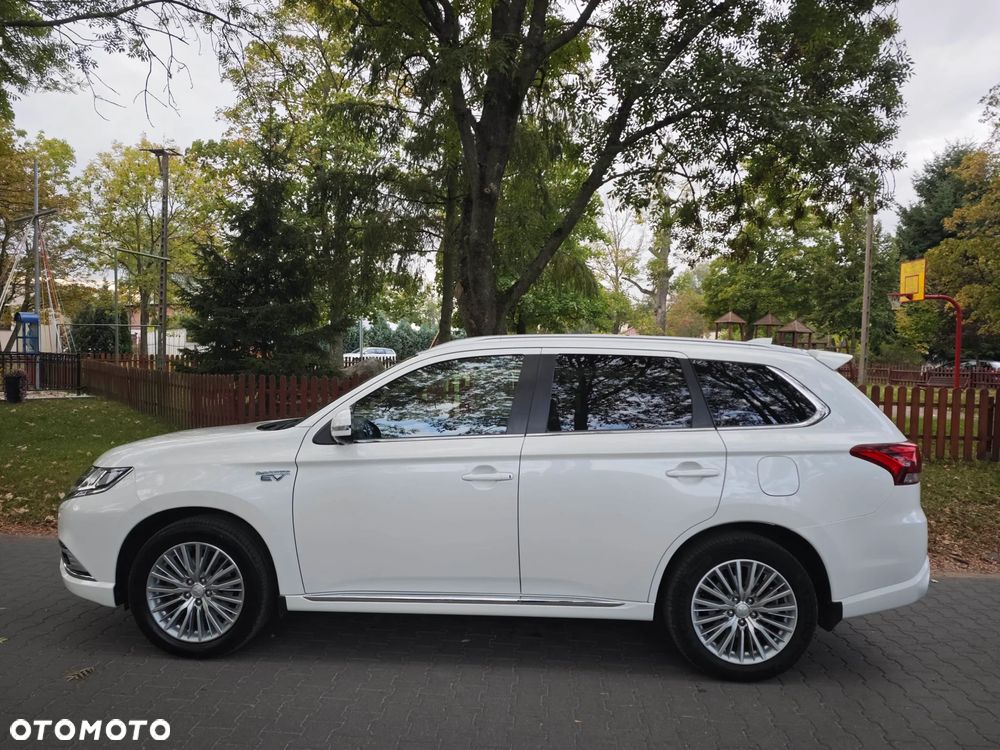 Mitsubishi Outlander 2.4 4WD Plug-In Hybrid Diamant+ - 3