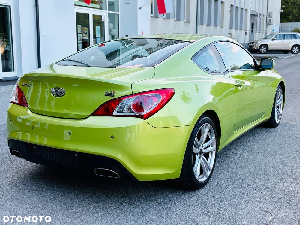 Hyundai Genesis Coupe 2.0 T - 16