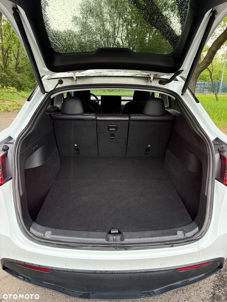 Tesla Model Y Long Range Dual Motor AWD - 26
