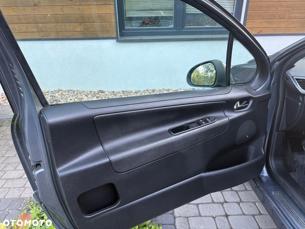 Peugeot 207 - 10