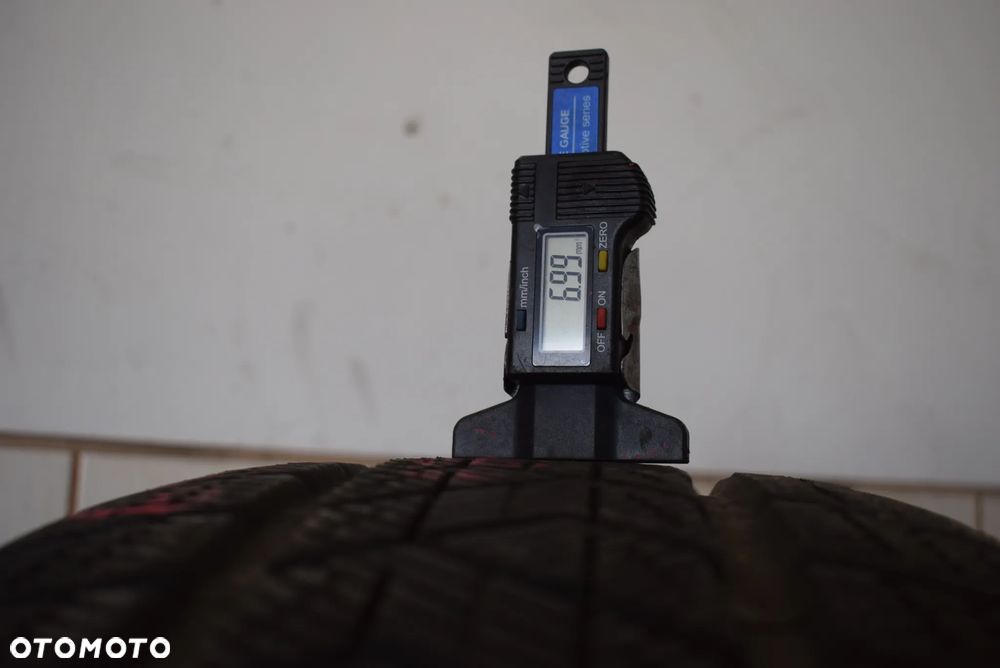 R17 235/65 Pirelli Scorpion Winter - 4
