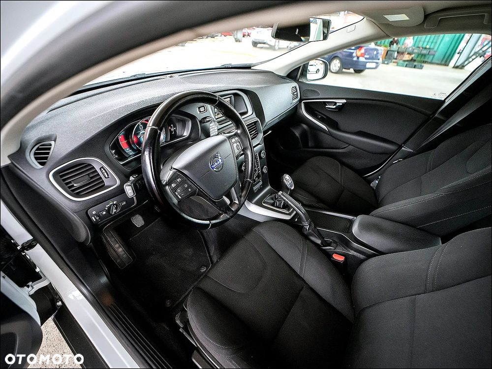 Volvo V40 Cross Country - 15