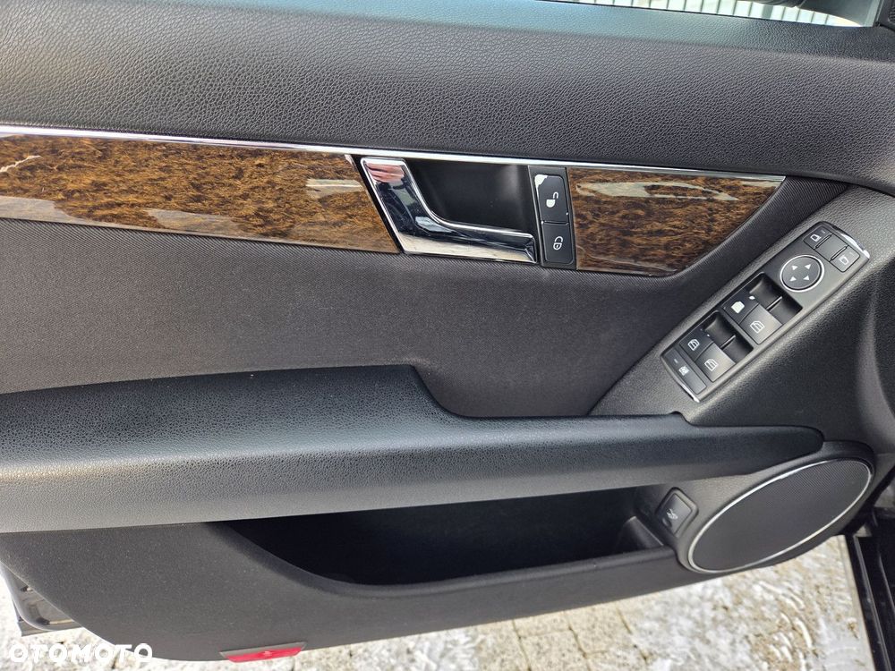 Mercedes-Benz Klasa C - 23