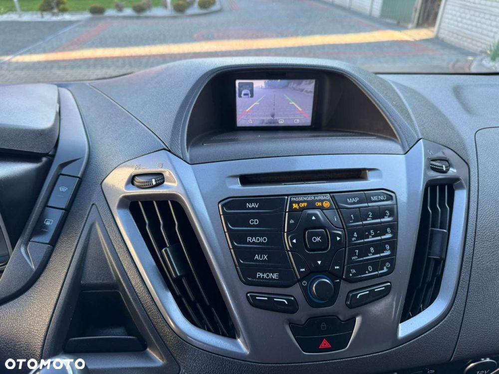 Ford Tourneo Custom - 35