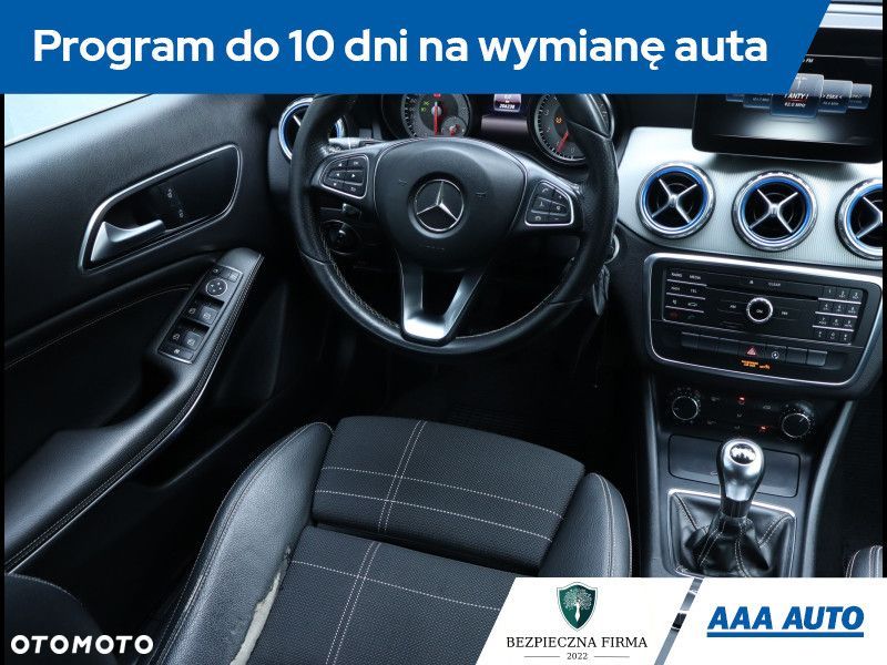 Mercedes-Benz GLA - 8