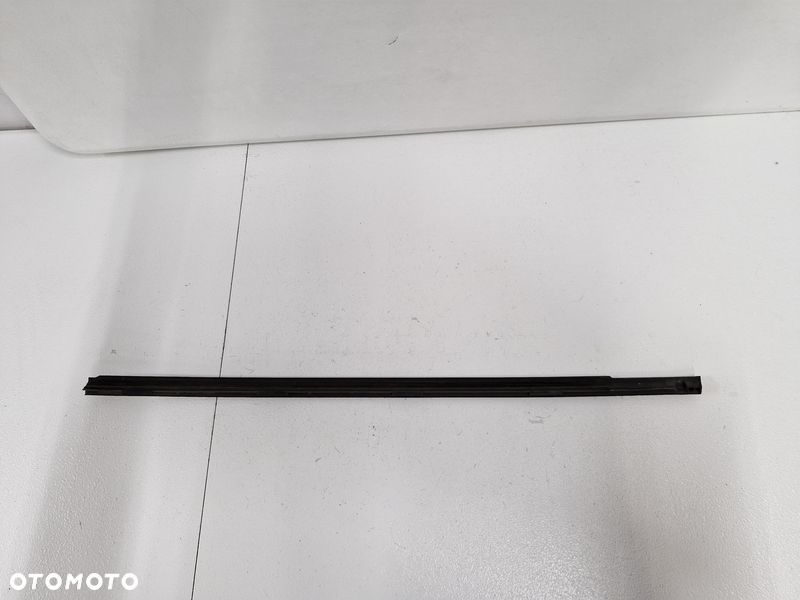 FIAT 500L 500 L LISTWA ZGARNIAJĄCA DRZWI PRAWY PRZÓD PRAWA PRZEDNIA CZARNA - 6