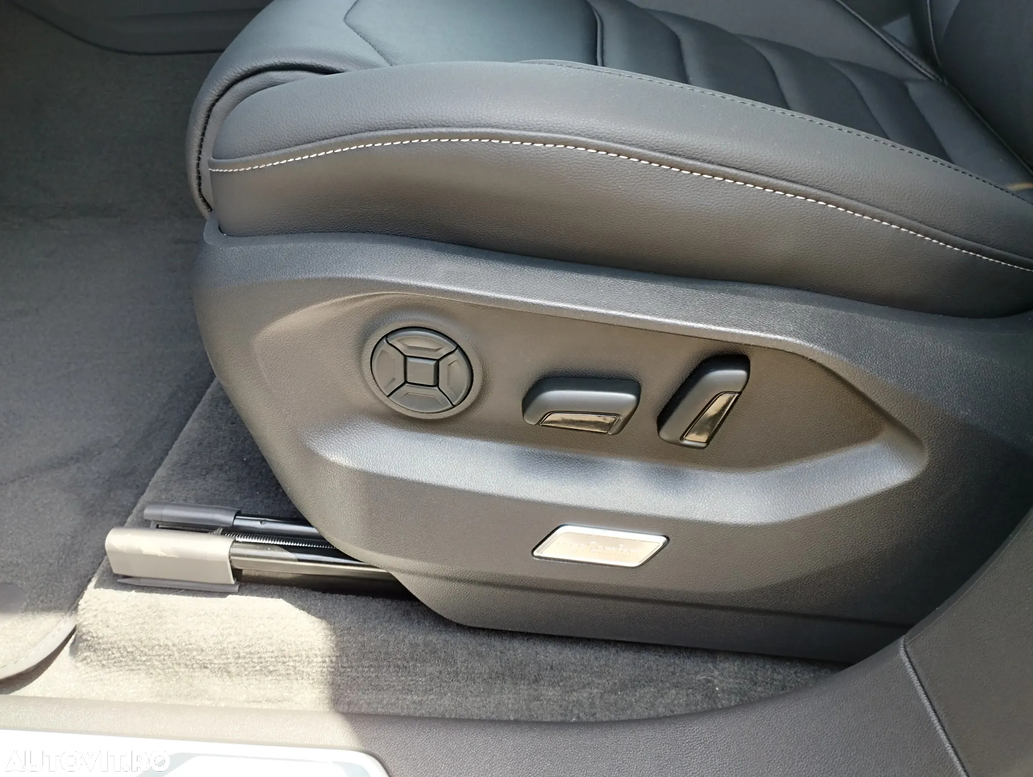 Volkswagen Touareg V6 TDI 4MOTION Elegance - 14