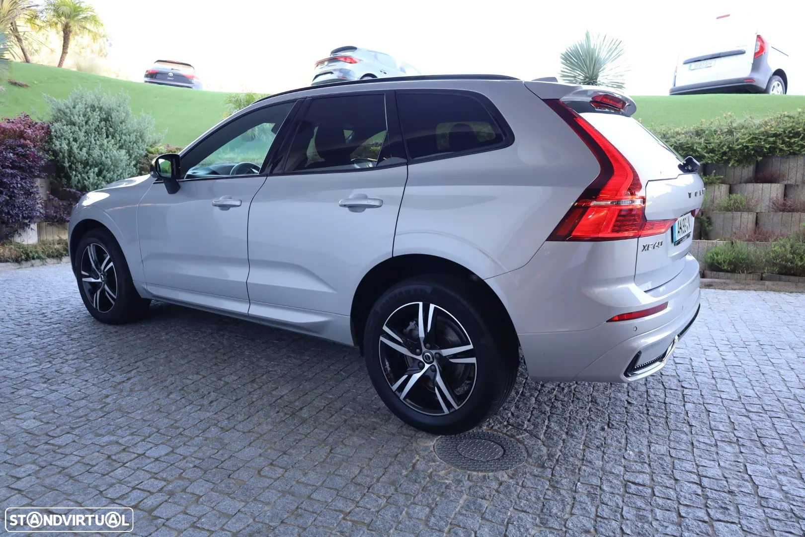 Volvo XC 60 2.0 B4 Plus Dark - 11