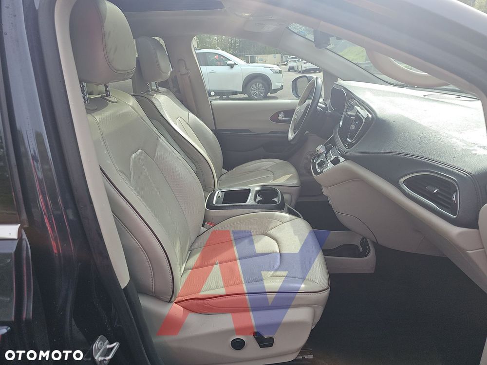 Chrysler Pacifica - 13