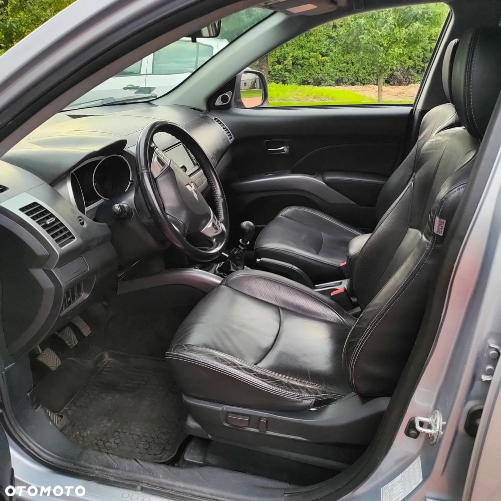 Mitsubishi Outlander 2.2 DID Instyle NAVI - 9