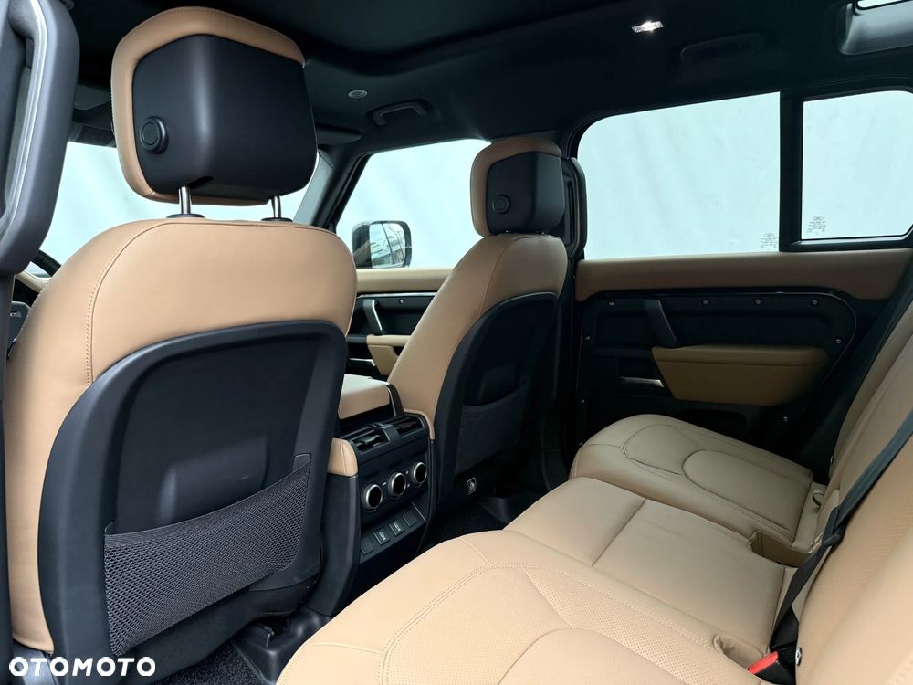 Land Rover Defender 110 D350 X-Dynamic HSE - 8