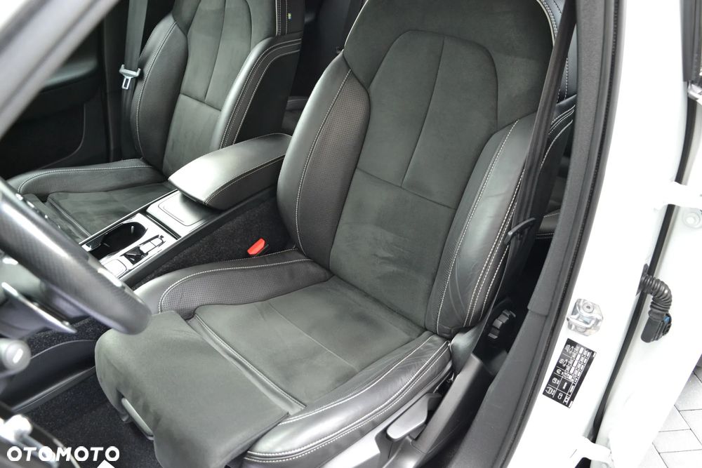 Volvo XC 40 D3 AWD R-Design - 37