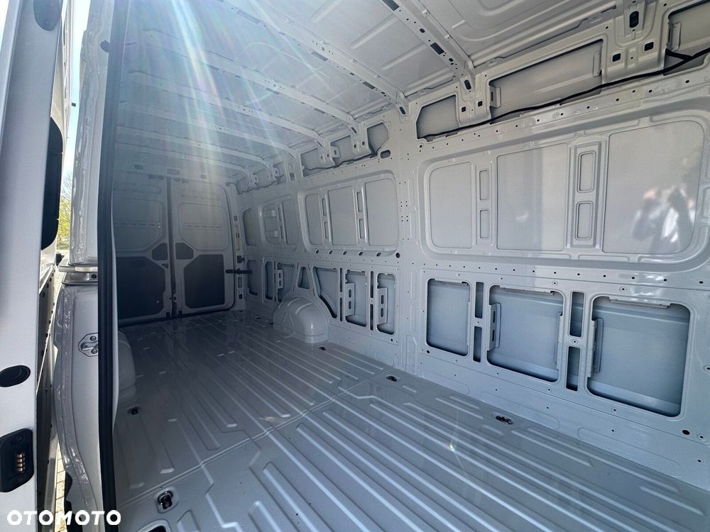 Volkswagen Crafter 35 2.0 TDI L5H3 4490L 177 KM - 24