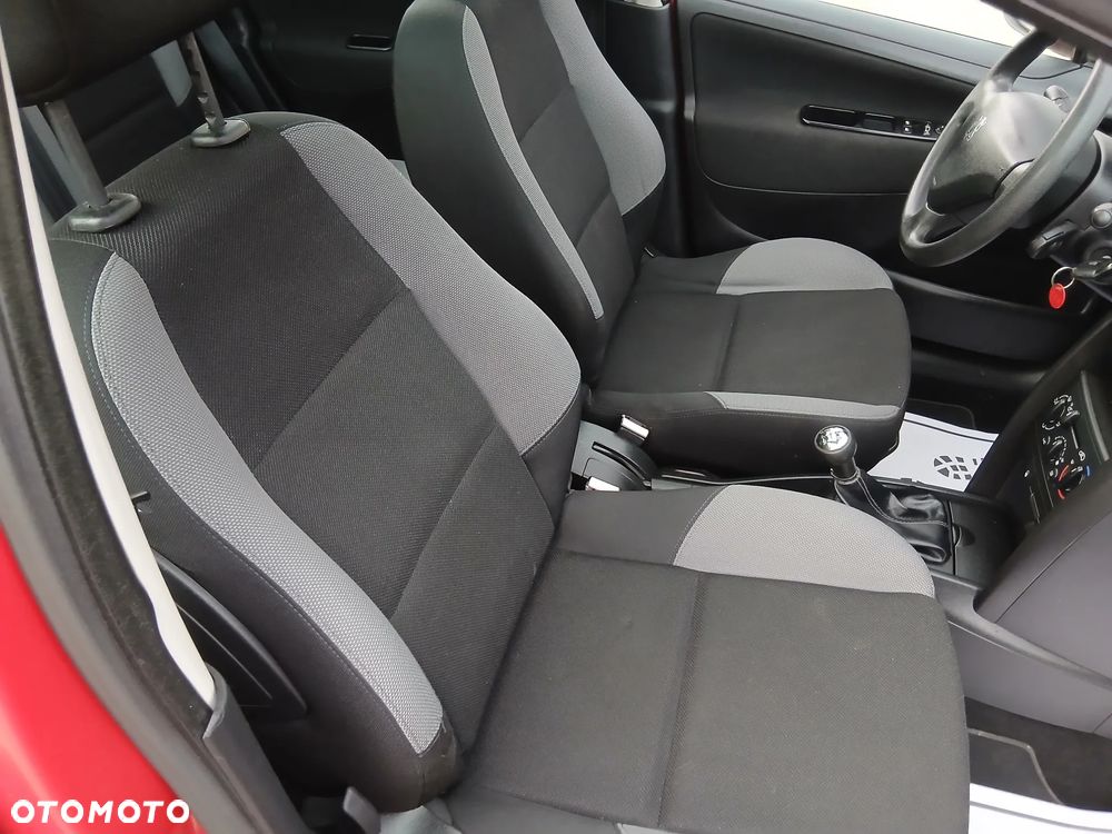 Peugeot 207 75 Urban Move - 13