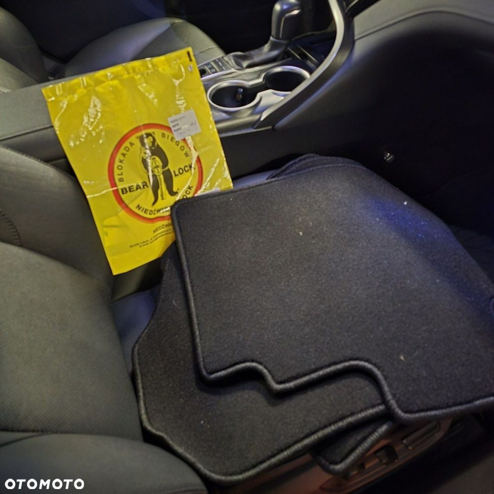 Toyota Camry 2.5 Hybrid Executive CVT - 12